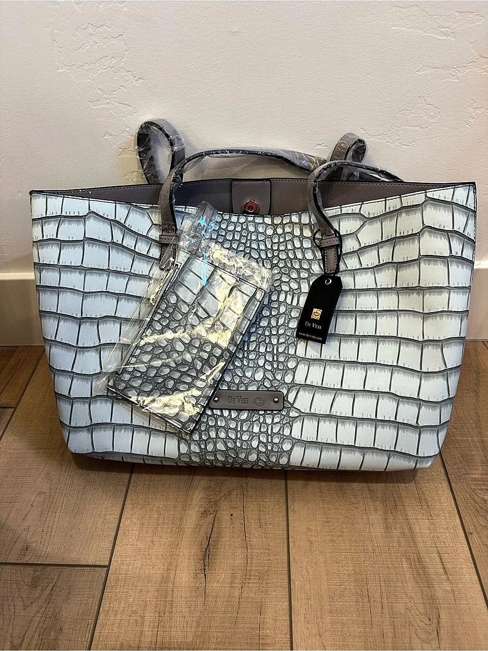 De Vesi tote bag in light blue NWT